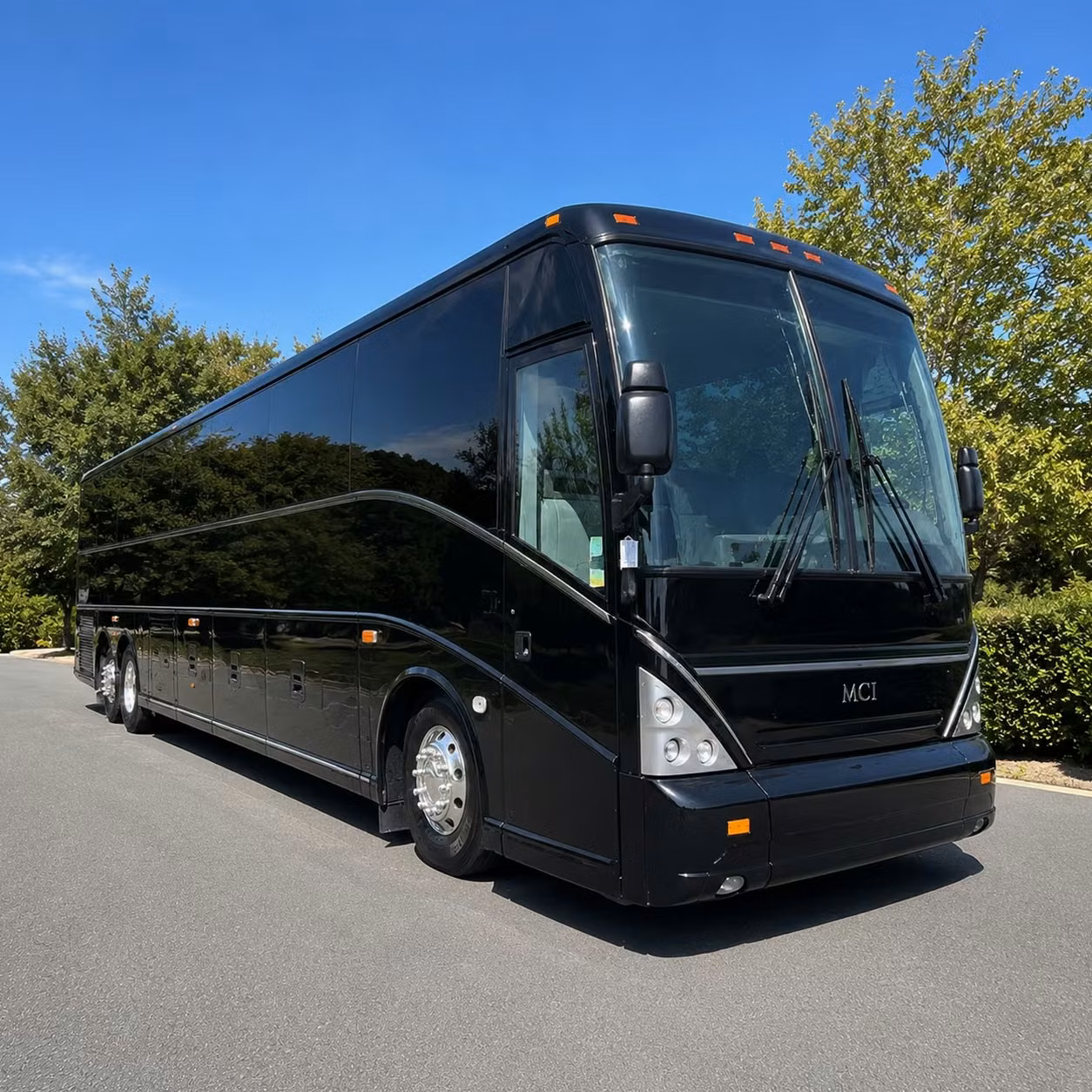 baton rouge charter bus rental exterior